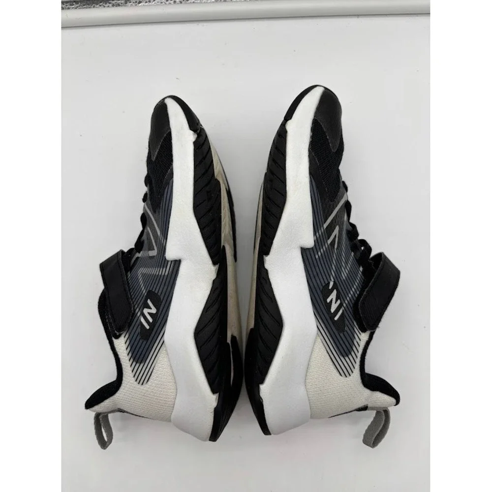 New Balance Rave Run v1 Kids Sneakers‎ Black White Mesh Hook and Loop Strap